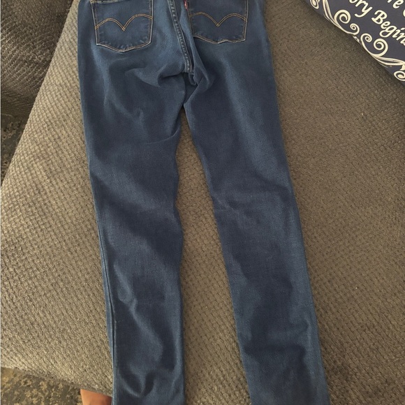 Levi’s Classic Blue Women's Jeans size 28 - Picture 2 of 4